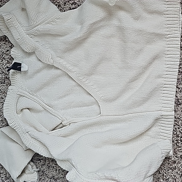 4 For $20 Gap Baby Gap Sweater With Ruffles in Size 3T - Picture 8 of 8